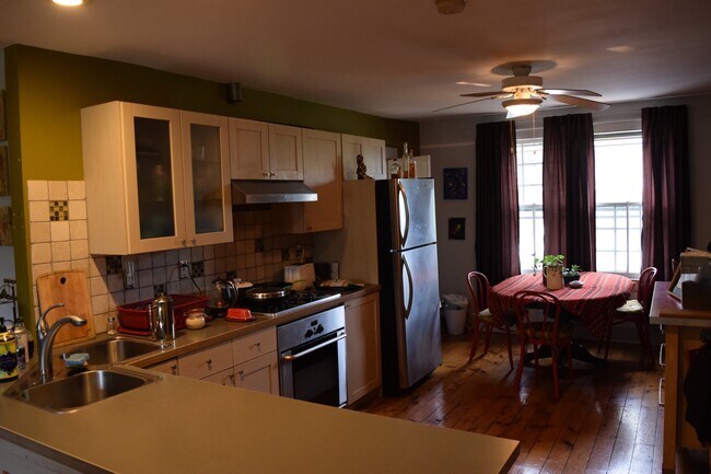 Building Photo - 19 Columbia St