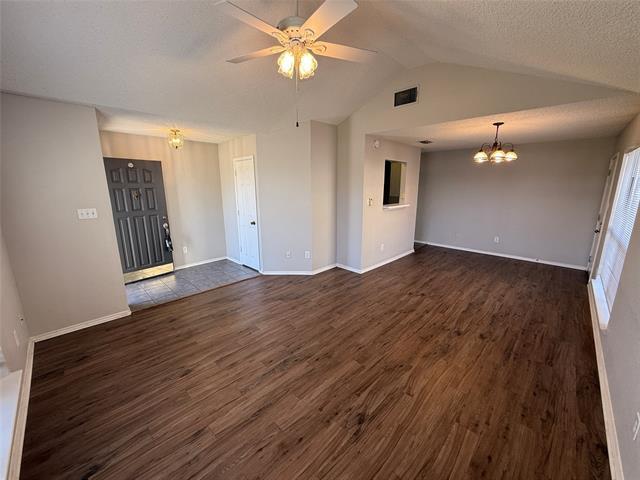 Foto del edificio - 8175 Waterside Trail