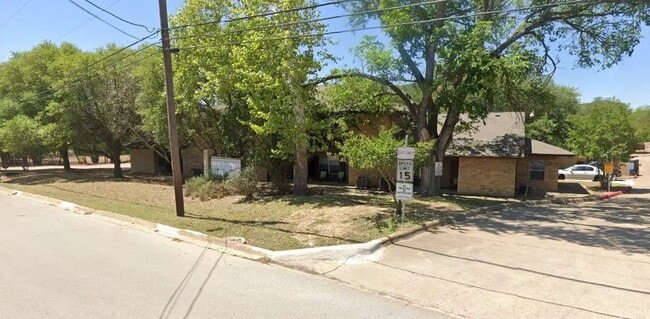 Building Photo - 515 Roy St
