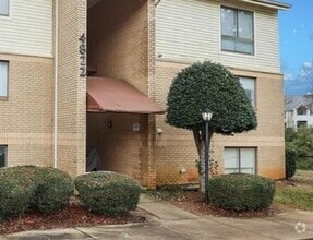 Building Photo - 4822 Spring Lake Dr