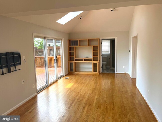 Building Photo - 519 N Overlook Dr