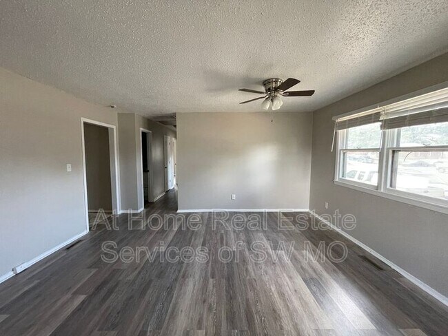 Foto del edificio - 2315 W Village Ln
