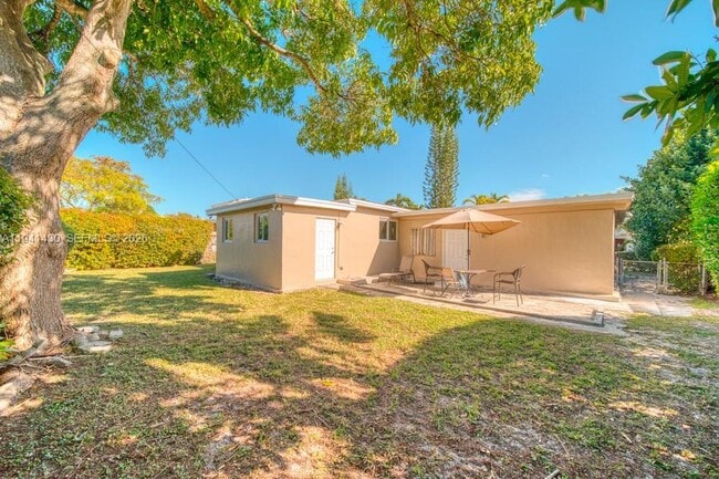 Foto del edificio - 12220 NE Miami Pl