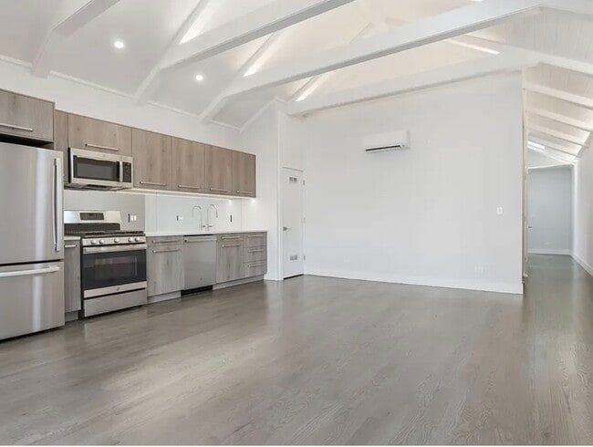 Foto del edificio - 1924 W Grand Ave