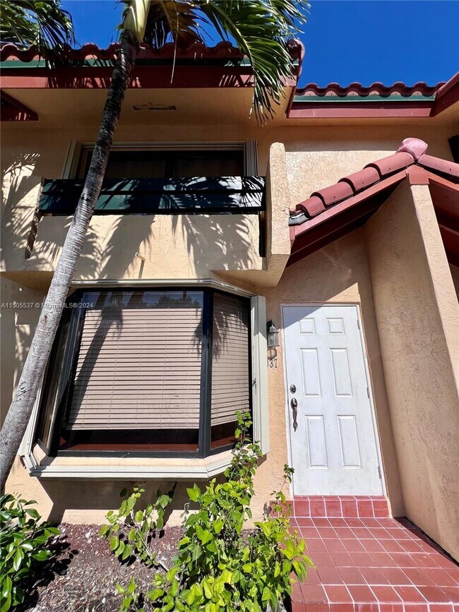 Building Photo - 10037 SW 77th Ct
