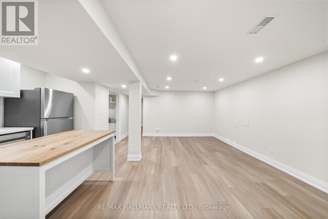Building Photo - 304 East Ave