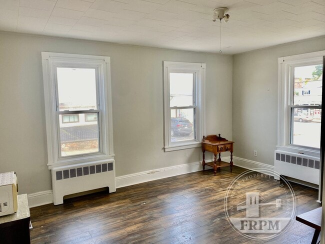 Building Photo - 270 4th St