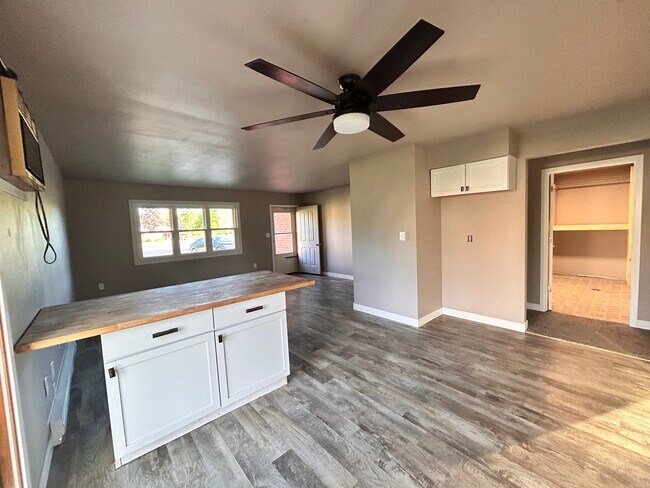 Foto del edificio - 209 Misty Meadows Blvd