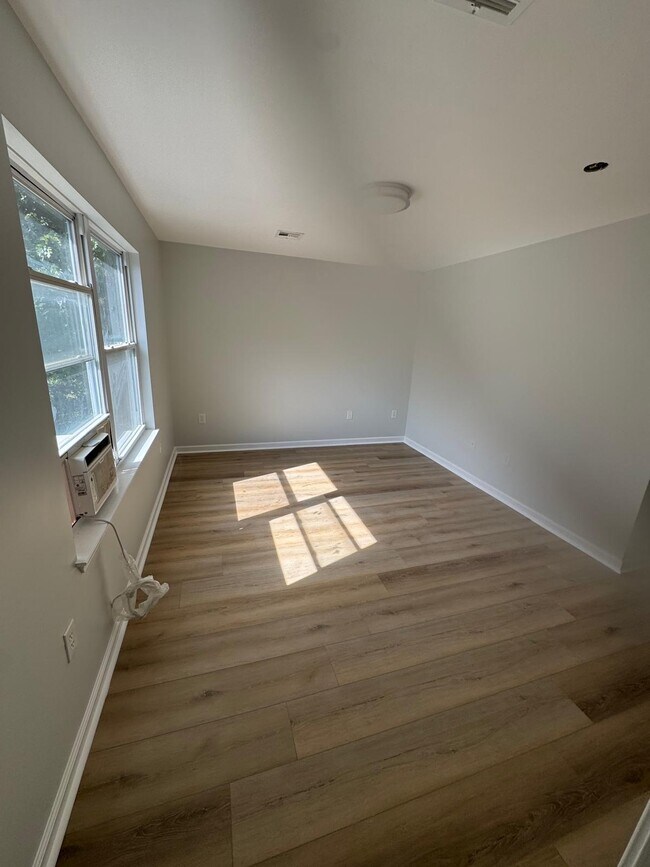 Foto del edificio - 74 Kenmore Ave