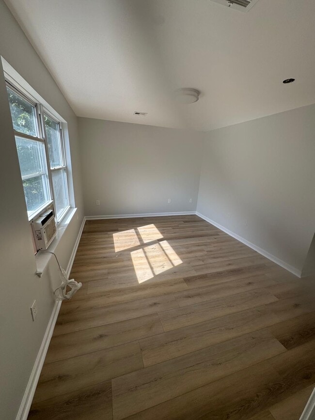 Building Photo - 74 Kenmore Ave