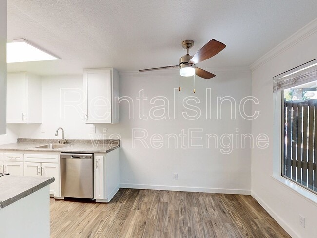 Building Photo - 823 Las Gallinas Ave