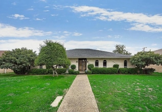Building Photo - 5806 Everglade Rd