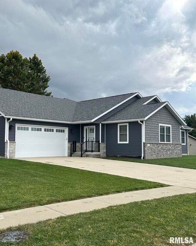Building Photo - 600 Burberry Ln