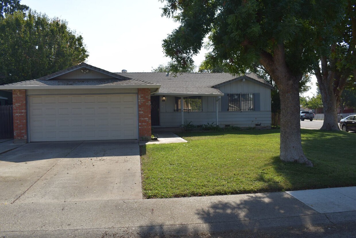 Foto principal - 7641 Quinby Way