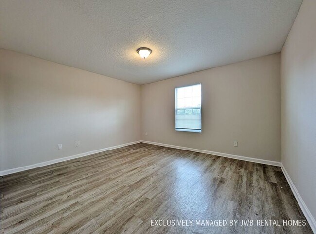 Foto del edificio - 8468 McGirts Village Ln