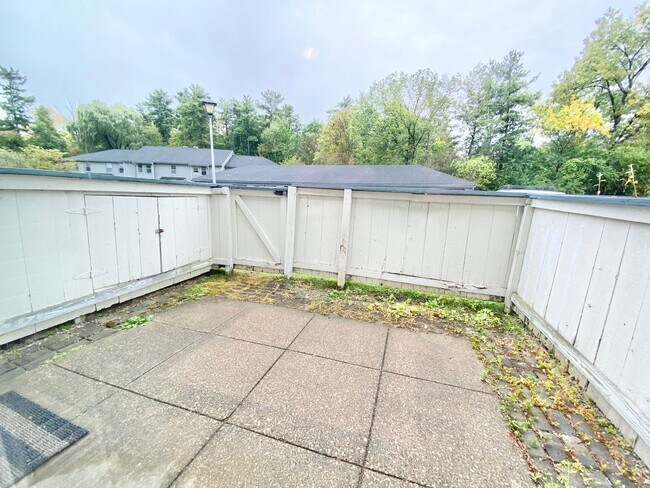 Foto del edificio - 180 Ledgewood Cir