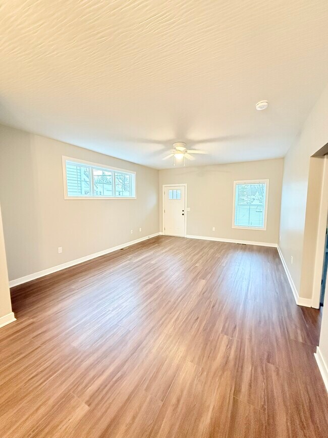 viviendo - 45 N Otterbein Ave