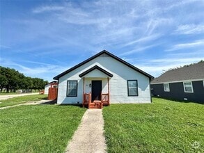 Building Photo - 901 Kingdom Cir