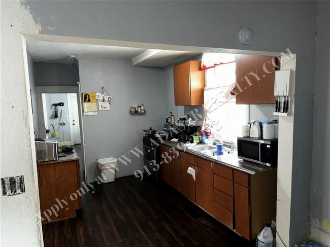 Foto del edificio - Cozy 3 Bed 1 Bath Home in KCK-Coming SOON!!