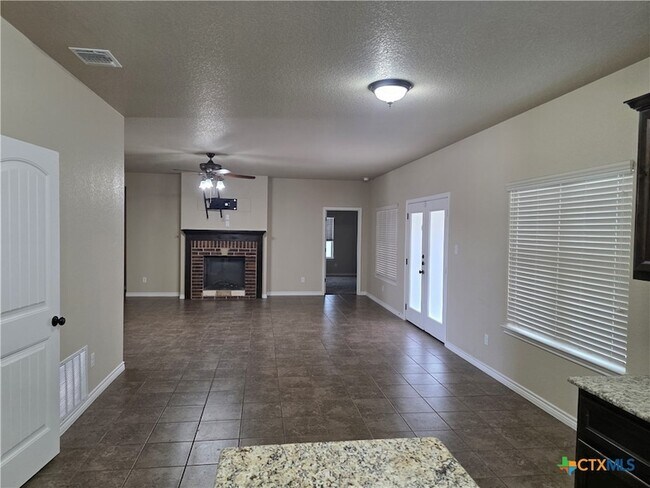 Foto del edificio - 1713 Risen Star Ln
