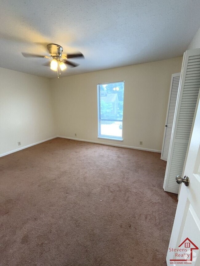 Building Photo - 419 Oriole Dr