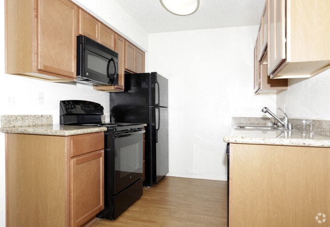 2BR,2BA-900sqft - Avalon Springs