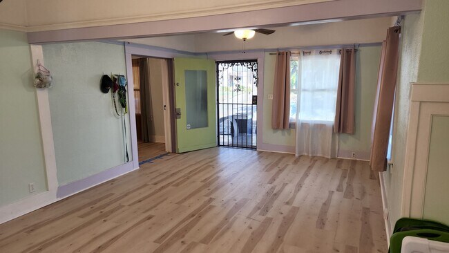 Foto del edificio - 1373 N Echo Ave