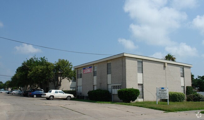 Foto del edificio - Admiral Brittany Apartments