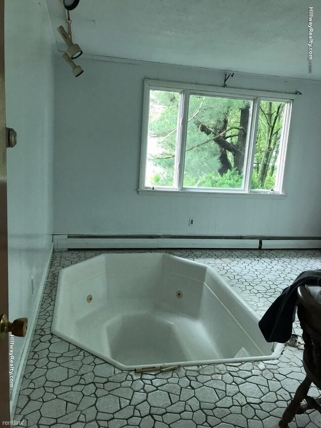 Building Photo - 14 Mount Calvary Rd