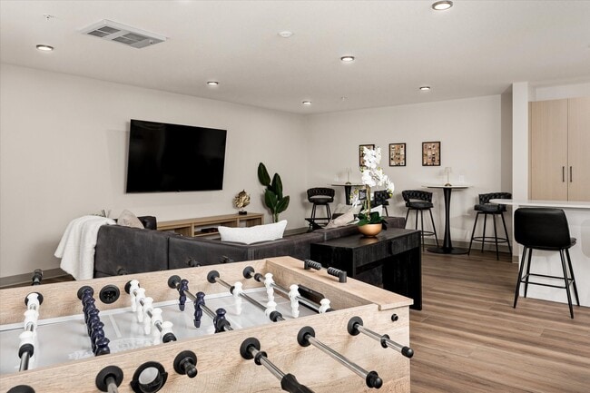 Building Photo - Central