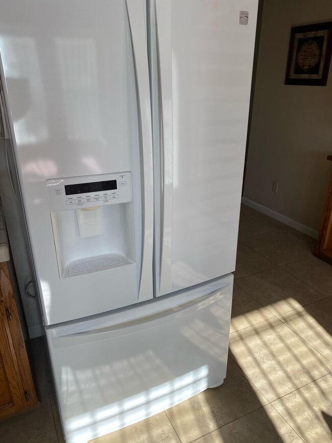 Building Photo - 3939 S Sallee Ct