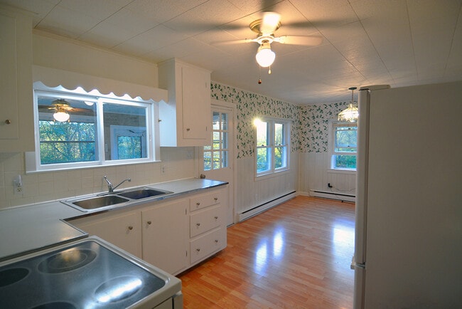 Building Photo - 13525 Subway Dr