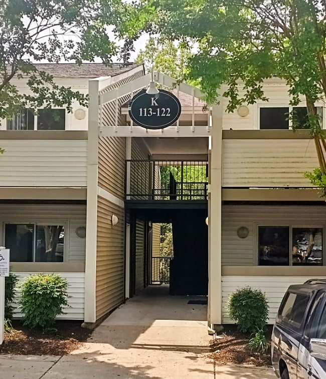 Building Photo - 600 Reusens Rd