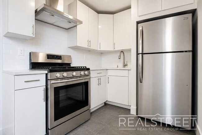 Foto del edificio - LUXURY 3 BR in Queens!