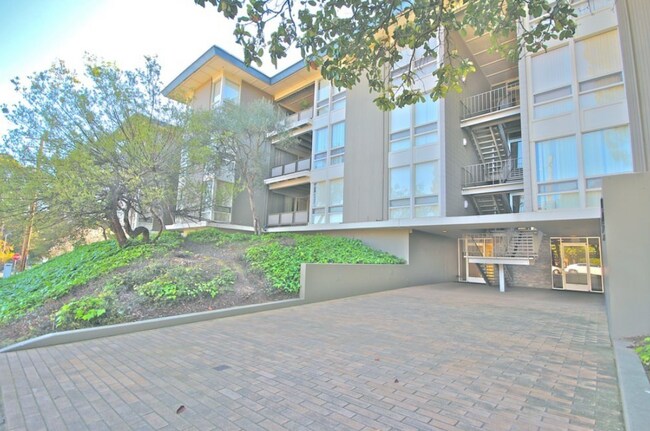 Building Photo - 2101 Carlmont Dr