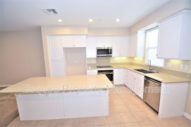 Building Photo - 205 Westpark Ct