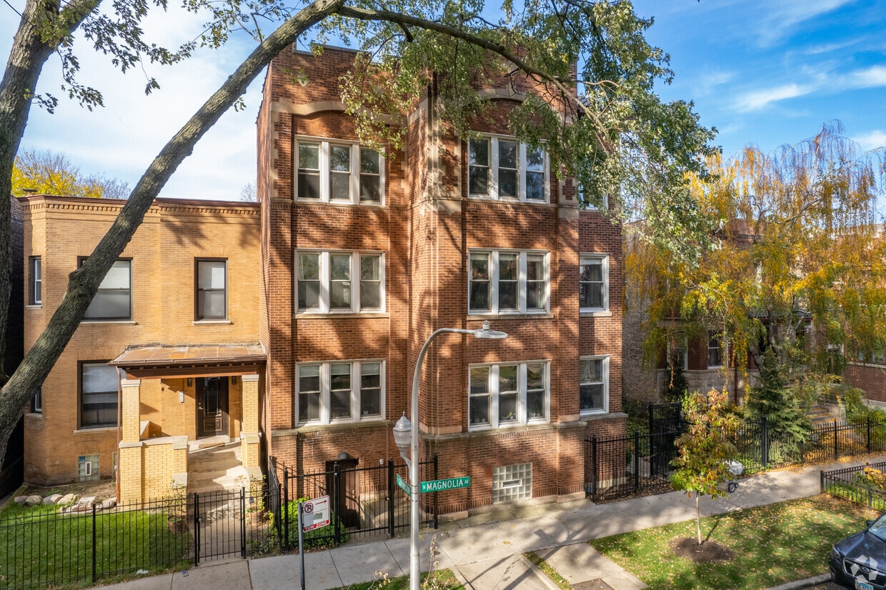 Magnolia Court Apartments in Chicago, IL