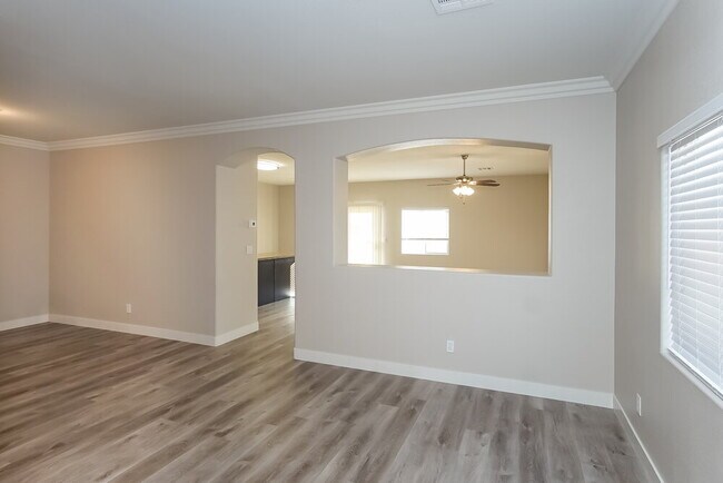 Building Photo - 37 Rosa Rosales Ct