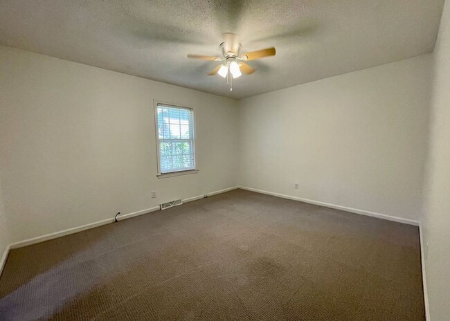 Building Photo - Available 8/1. Great 4 BR Home with Detach...