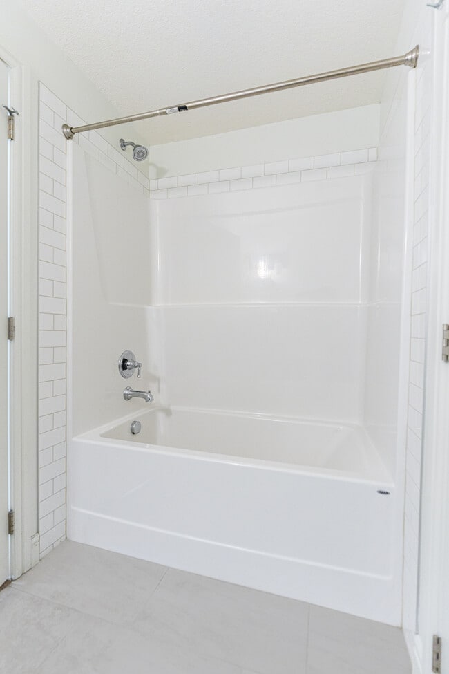 Building Photo - 10060-346 46 St NE