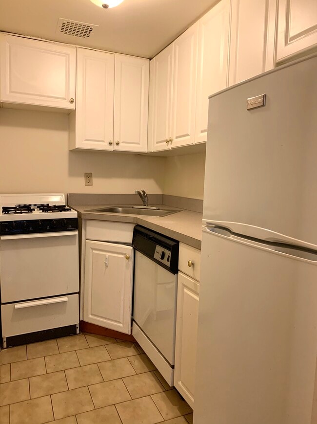 kitchen - 255 W 93rd St