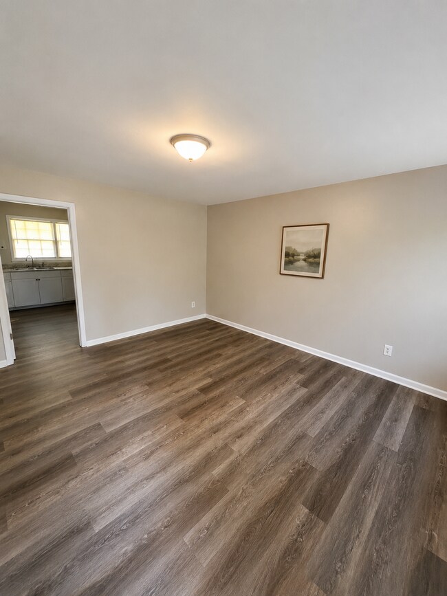 Building Photo - 307 Christopher Cir