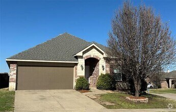 Building Photo - 817 Lark Dr