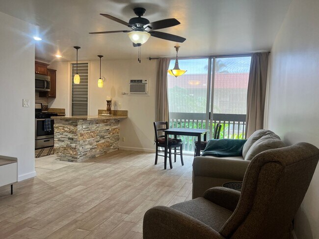 Foto del edificio - One bedroom semi-furnished bottom floor condo