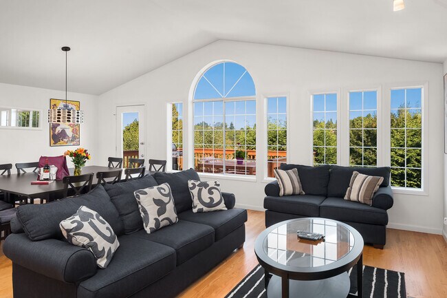 Building Photo - 1612 26th Ave