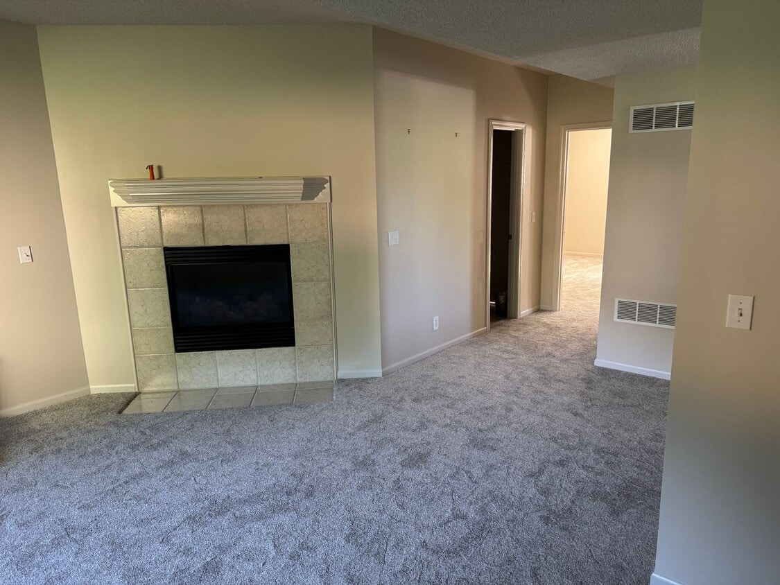Primary Photo - Four Bedroom Home Available in July - Fini...