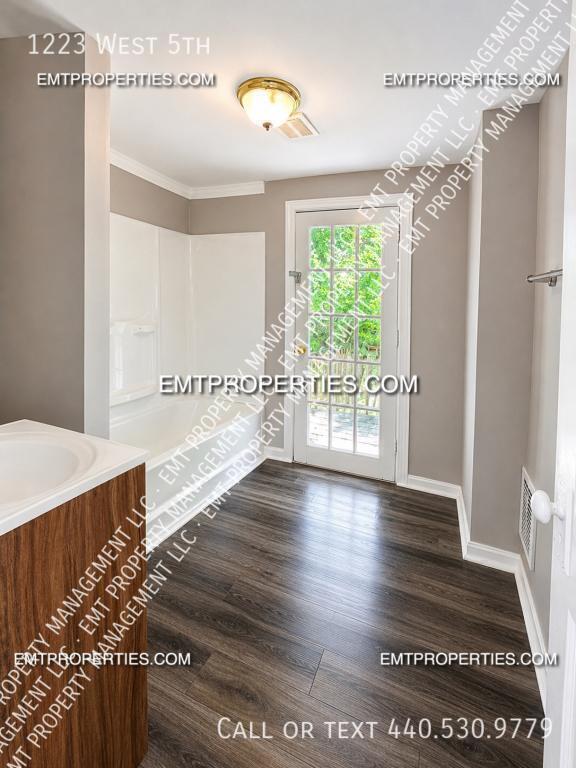 Building Photo - 1223 West 5th-