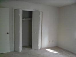 Building Photo - Like new 2 bedroom/1bath duplex