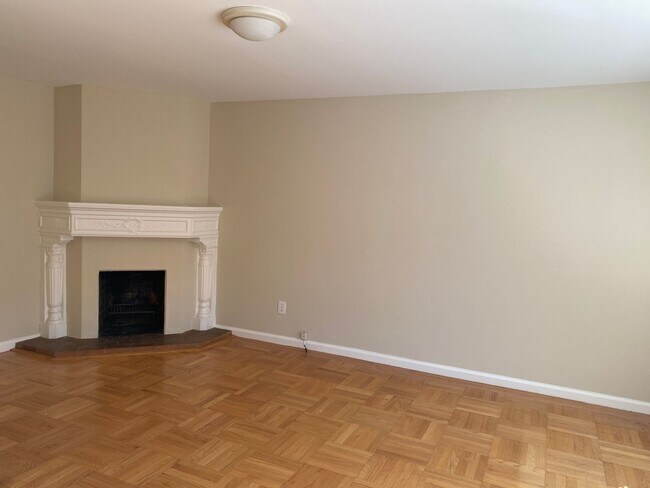 Building Photo - Light Filled 2Br/1Ba Charming Miraloma Hom...