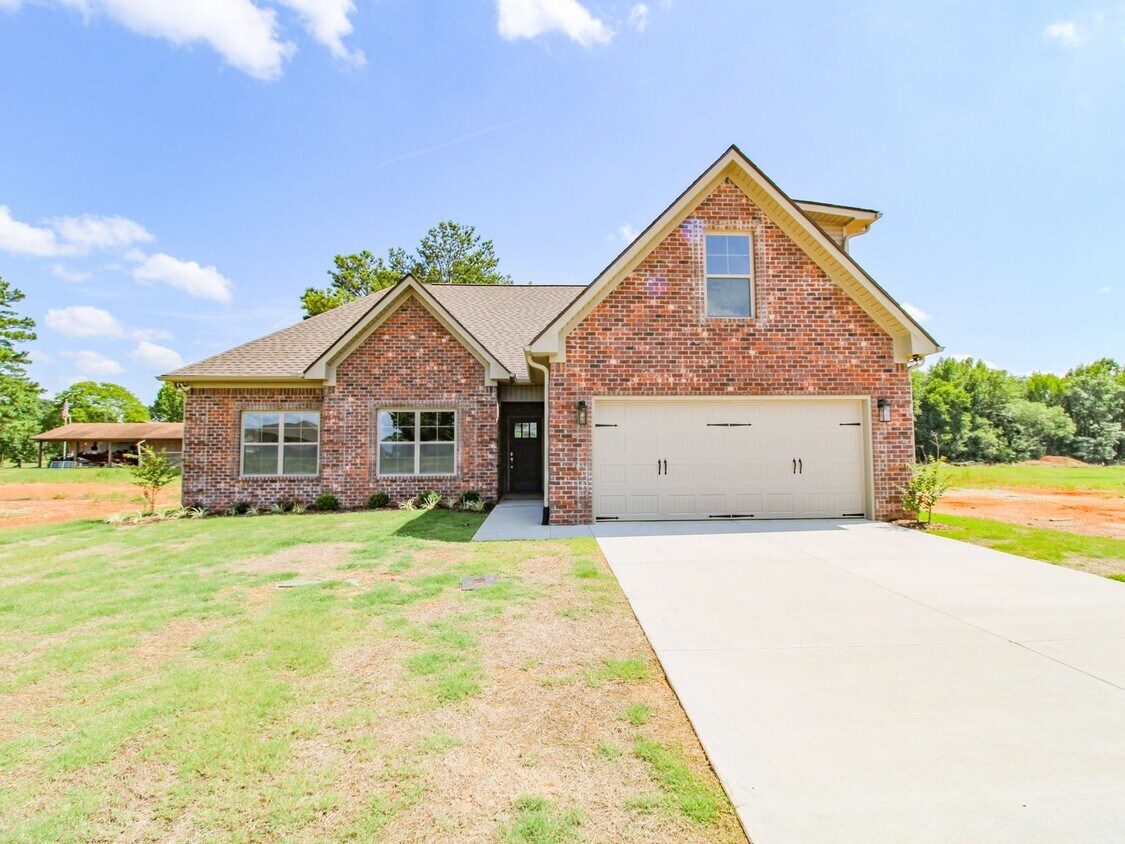 Foto principal - Athens City Schools and Lawn Care included...